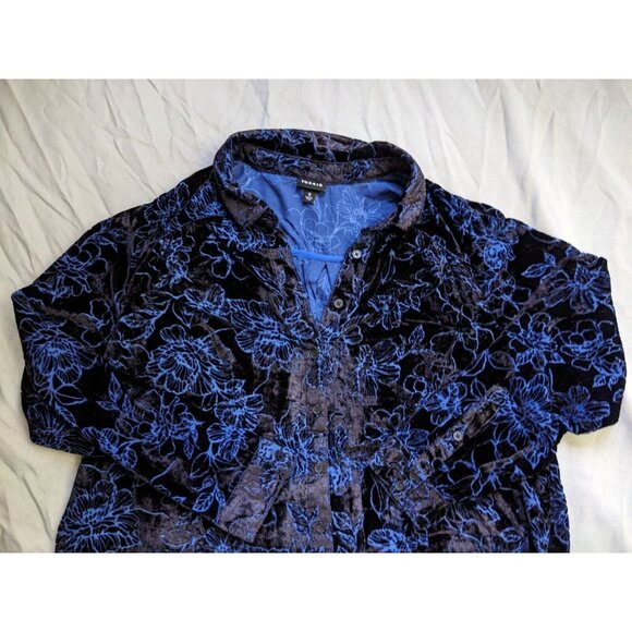 Torrid Top Blue Floral Velvet Madison Button Up Shirt Womens Size 0X - Picture 2 of 9